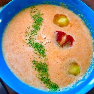 人参と玉ねぎとトマトのスープ